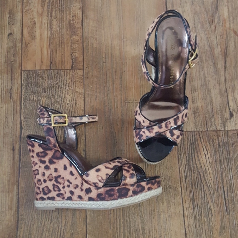 Sofia Vergara leopard print wedges